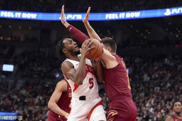 虎扑-西亚卡姆在SKT比赛中出色防守，大比分获胜引发热议！全场沸腾不已(skt历届战队照)