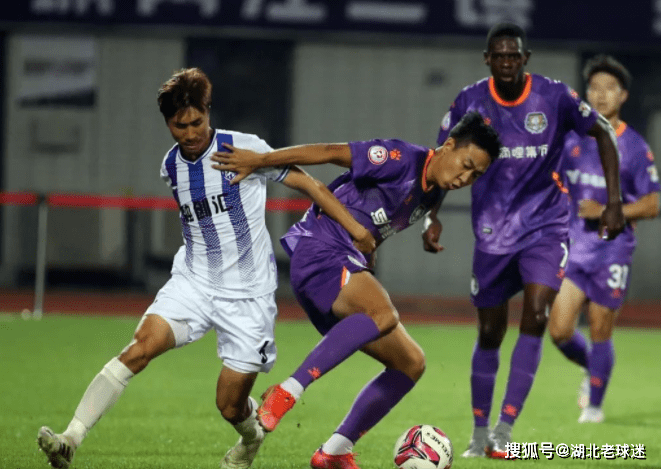 HUPU- 天山山猫队险胜嵩山雄鲨队，羽毛球杯赛上演关键失误成转折！定位球制造杀机