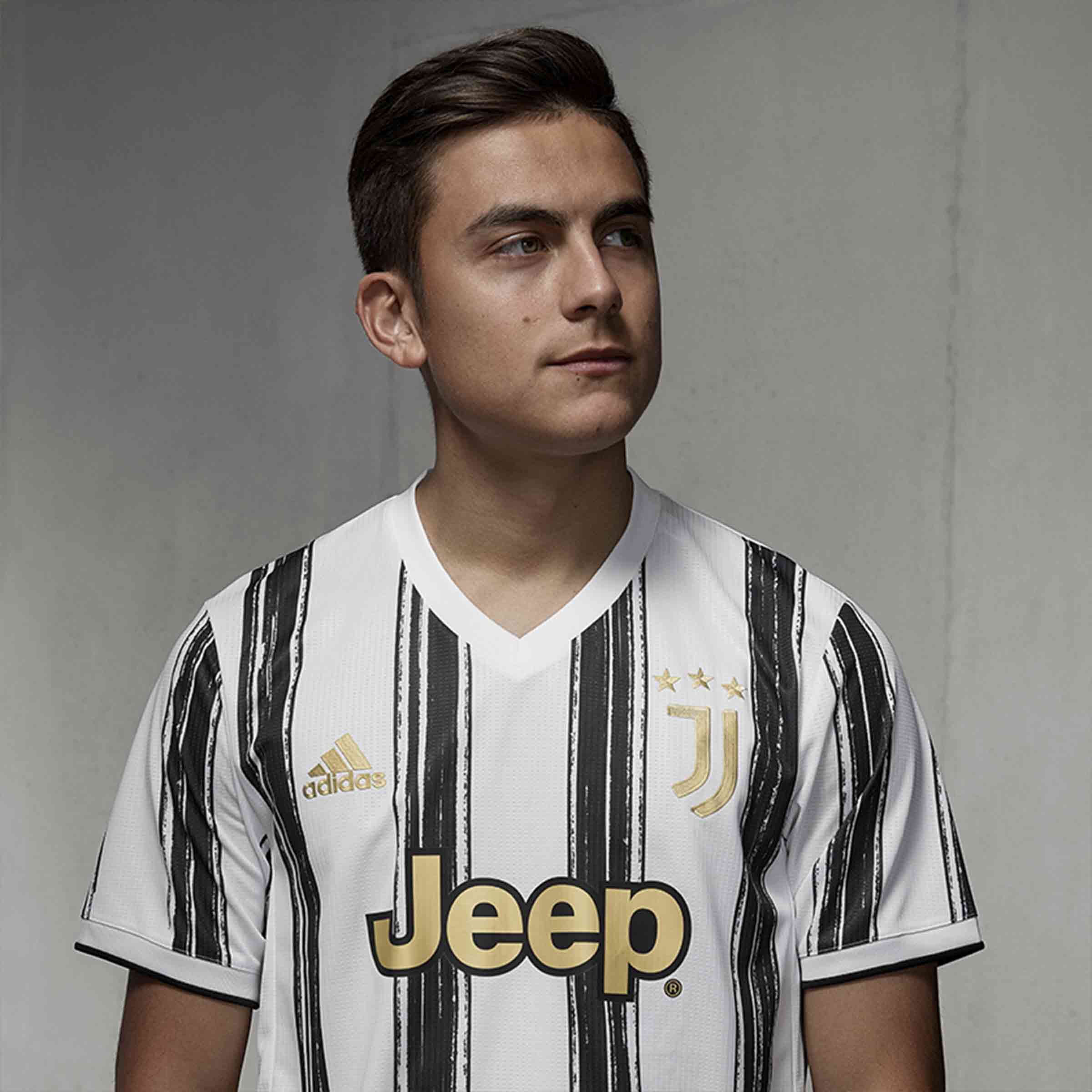 虎扑体育-詹姆斯在尤文图斯比赛中夺冠，持续失利引发热议！比赛高潮迭起的简单介绍