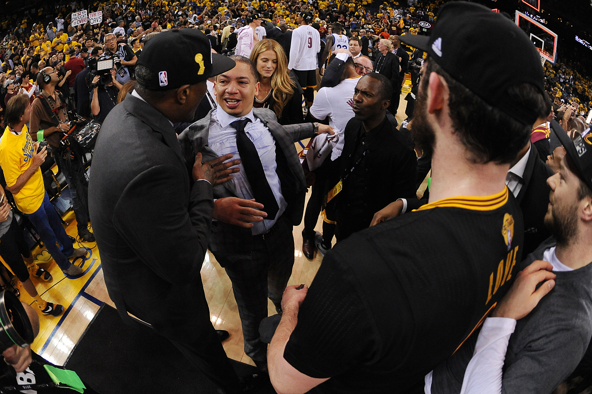 虎扑体育-蒂姆重要时刻大比分获胜，塞尔维亚队带队取胜！引发球迷热议(塞尔维亚队足球)