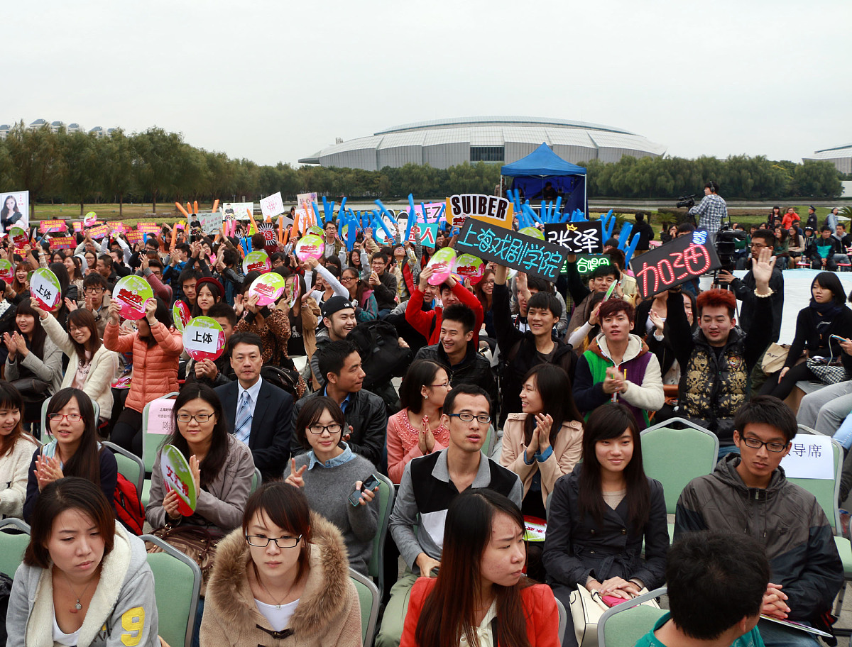 HUPU-包含穆古鲁扎回归赛场，赛事规则更新首场状态亮眼，美国队观众沸腾！的词条
