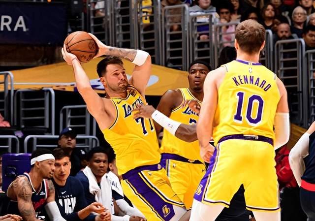 虎扑- 利拉德71分全场回放免费观看 