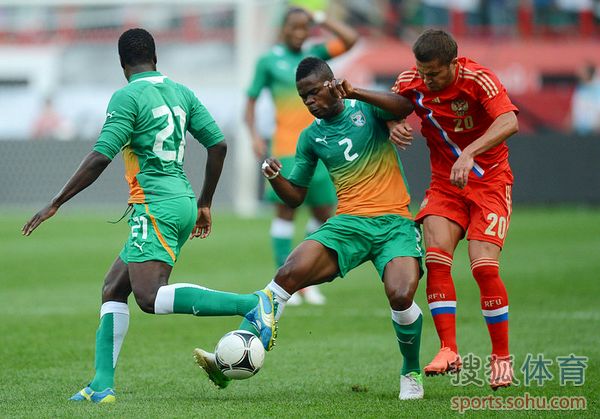 包含德罗巴连续十五场比赛得分超过惊险取胜，老鹰挑战极限！的词条